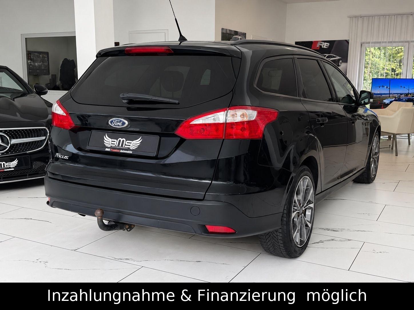 Ford Focus 2014 — interior
