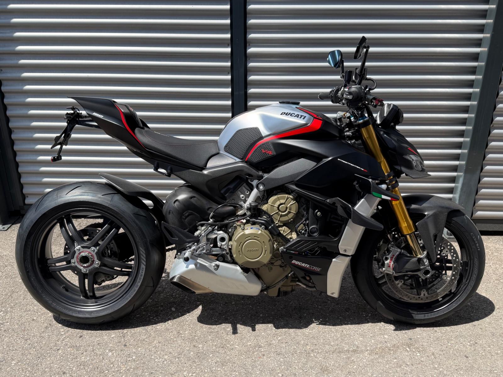 Ducati STREETFIGHTER V4 SP / MEGA ZUBEHÖR > REIFEN NEU