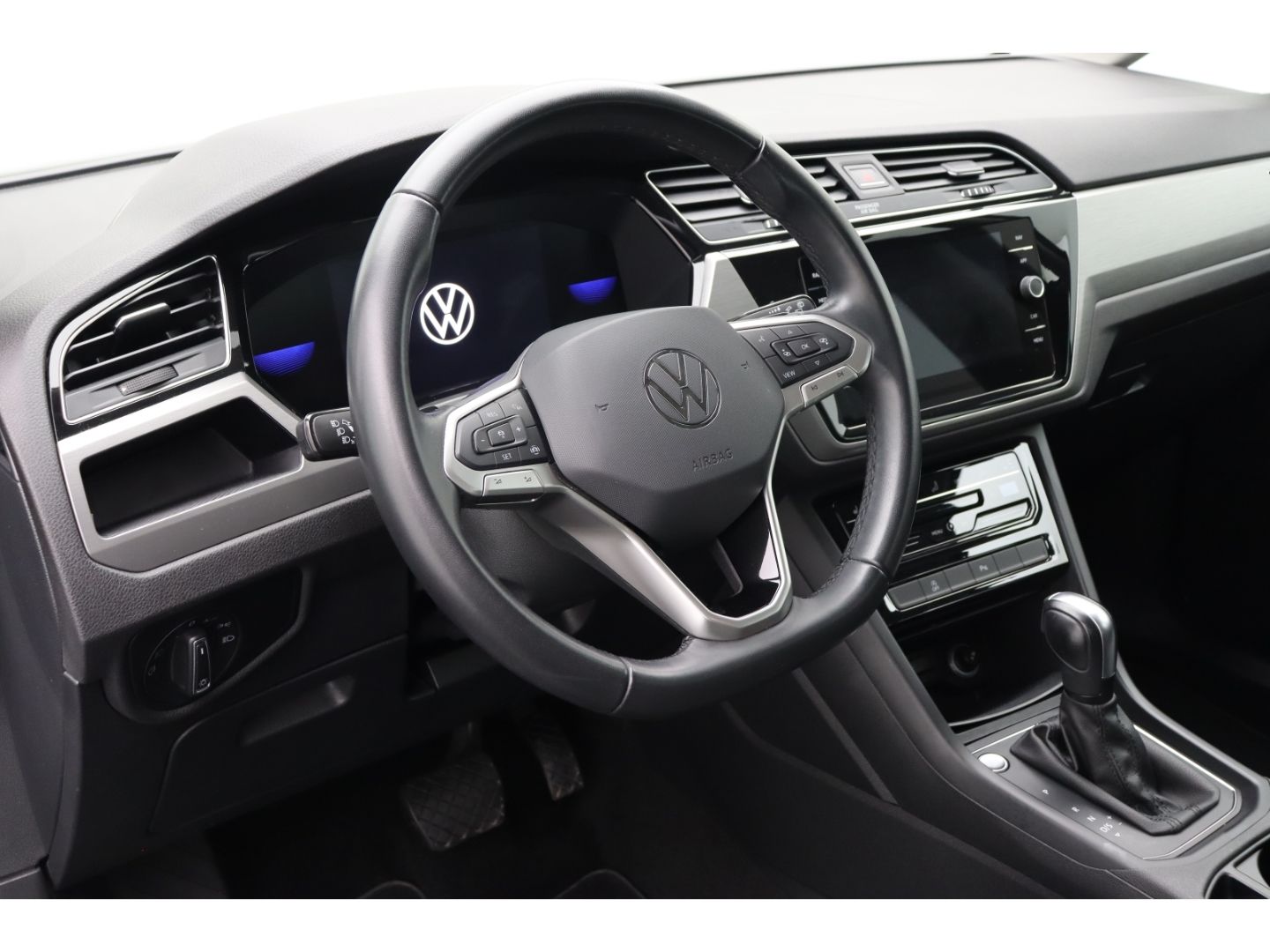 Fahrzeugabbildung Volkswagen Touran Comfortline BMT Start-Stop AHK Schwenkbar