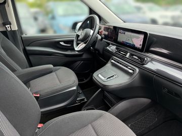 Mercedes V 220 - 9
