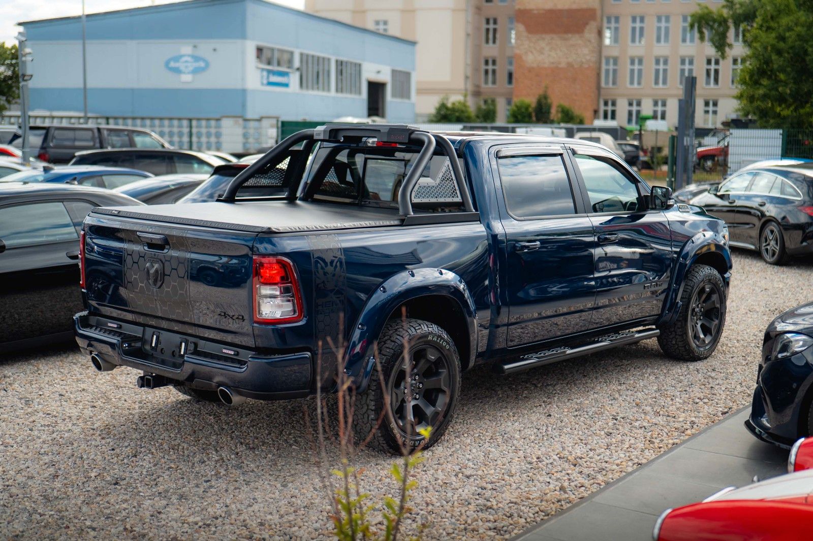 Fahrzeugabbildung Dodge RAM 5.7 V8 HEMI 4x4 OFFROAD Night-Paket *LED*