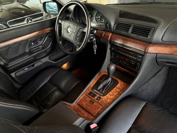 BMW 728 - 10