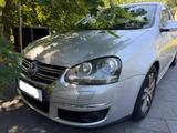 Volkswagen Jetta 1.6 FSI Sportline Sportline - VW Jetta Gebrauchtwagen in Berlin