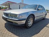 BMW 735i A - - silberne BMW 735
