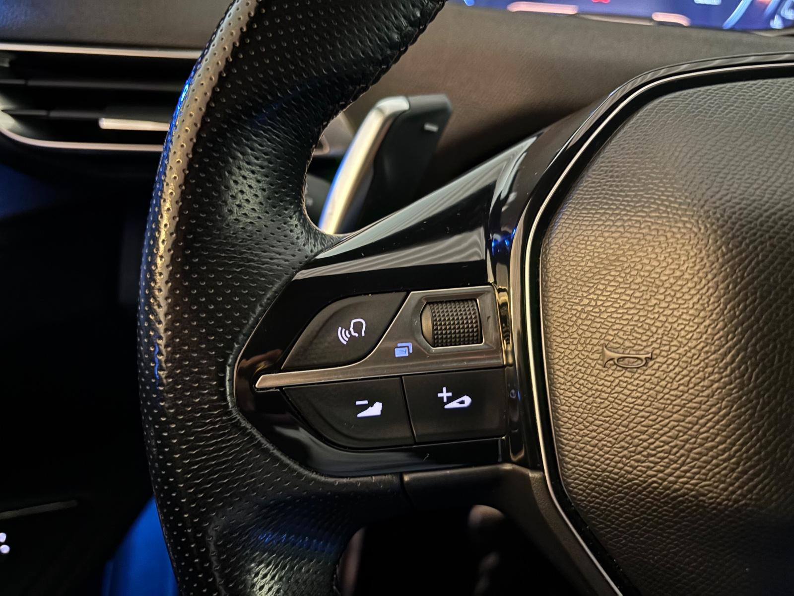 Peugeot 3008 GT*Automatik*360°*SHZ*Navi*Schiebedach