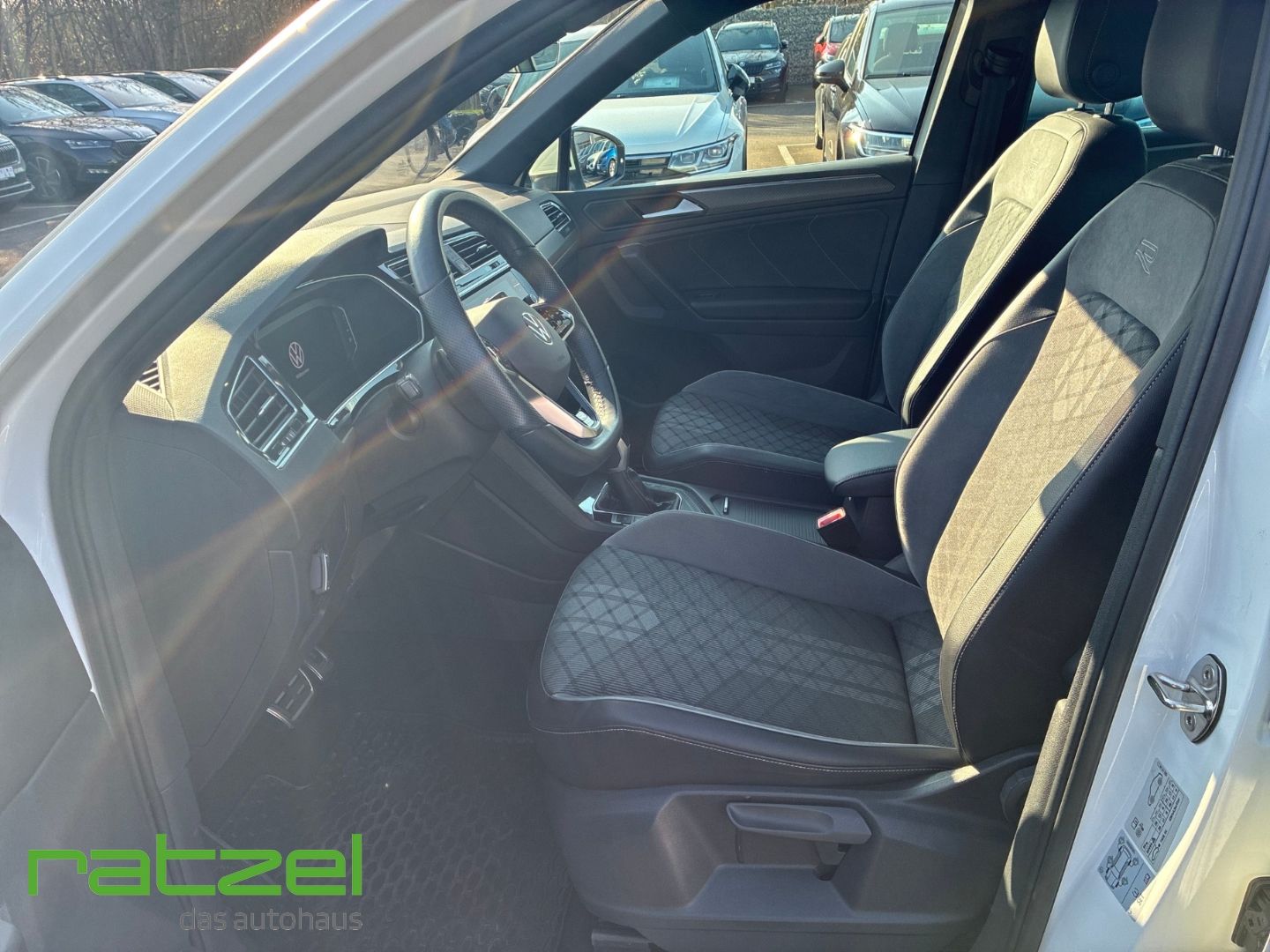 Fahrzeugabbildung Volkswagen Tiguan R-Line 2.0 TDI DSG AHK LED Matrix 360 Kam