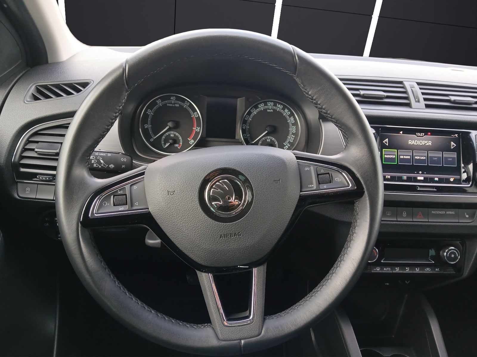 Fahrzeugabbildung SKODA Fabia TSI Drive-125 Climatronic GRA PDC SH LM