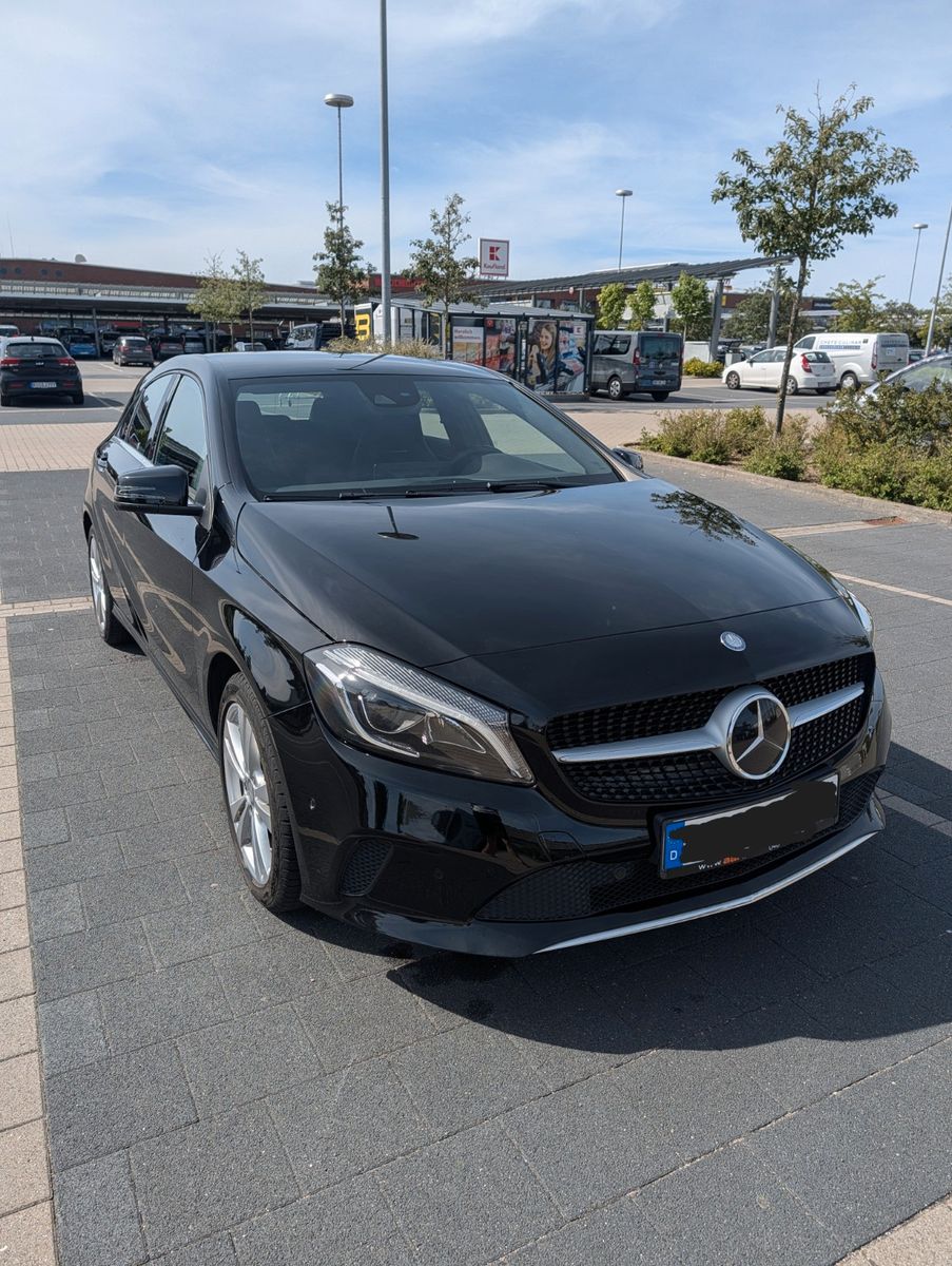 MERCEDES-BENZ A 180 SCORE! LED SHZ H/K-Audio Park-Pilot