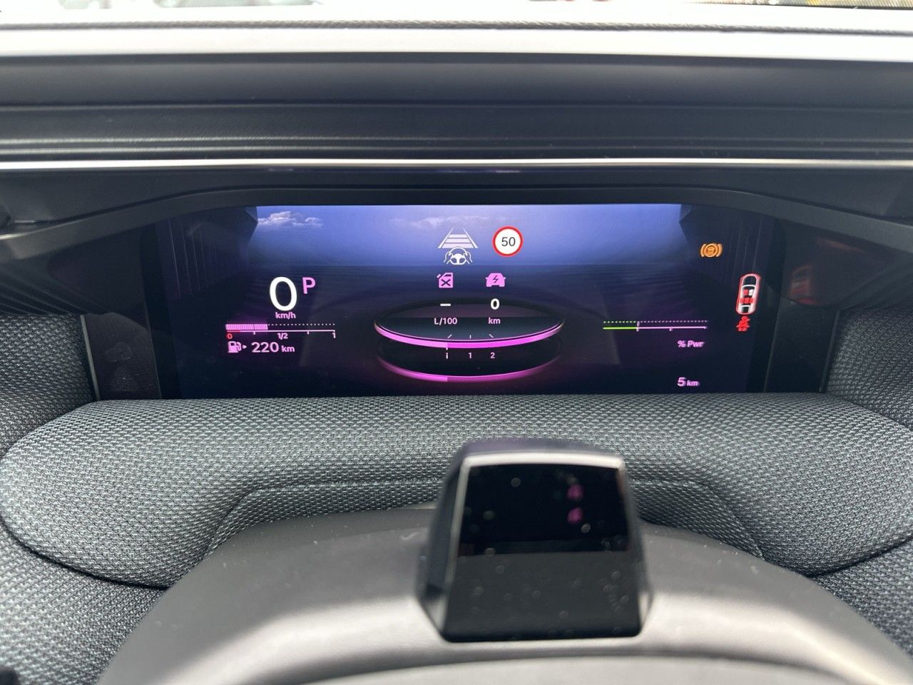 Fahrzeugabbildung Citroën C5 Aircross Hybrid 145 Doppelkupplung PLUS - mit KI generiert/bearbeitet