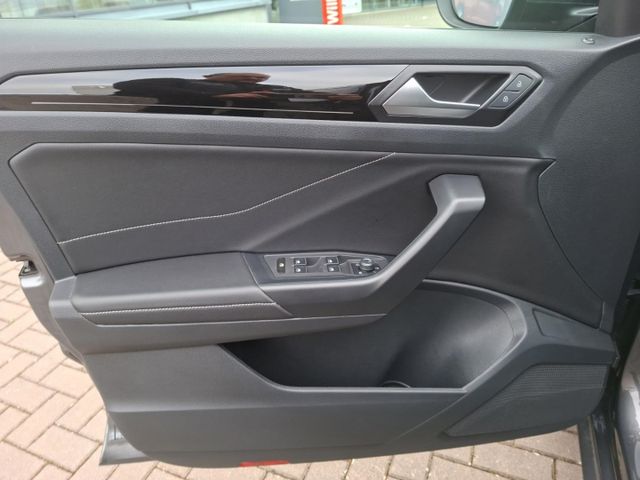 Volkswagen T-Roc R-Line 1.5 TSI °LED°Navi°RFK°ACC°SHZ°AAC°