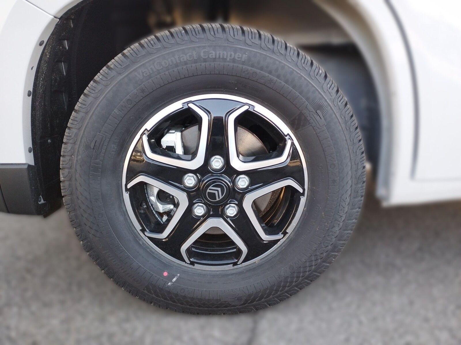 Fahrzeugabbildung Sunlight Adventure Cliff 640 Automatik, Dörr Edition, LTE