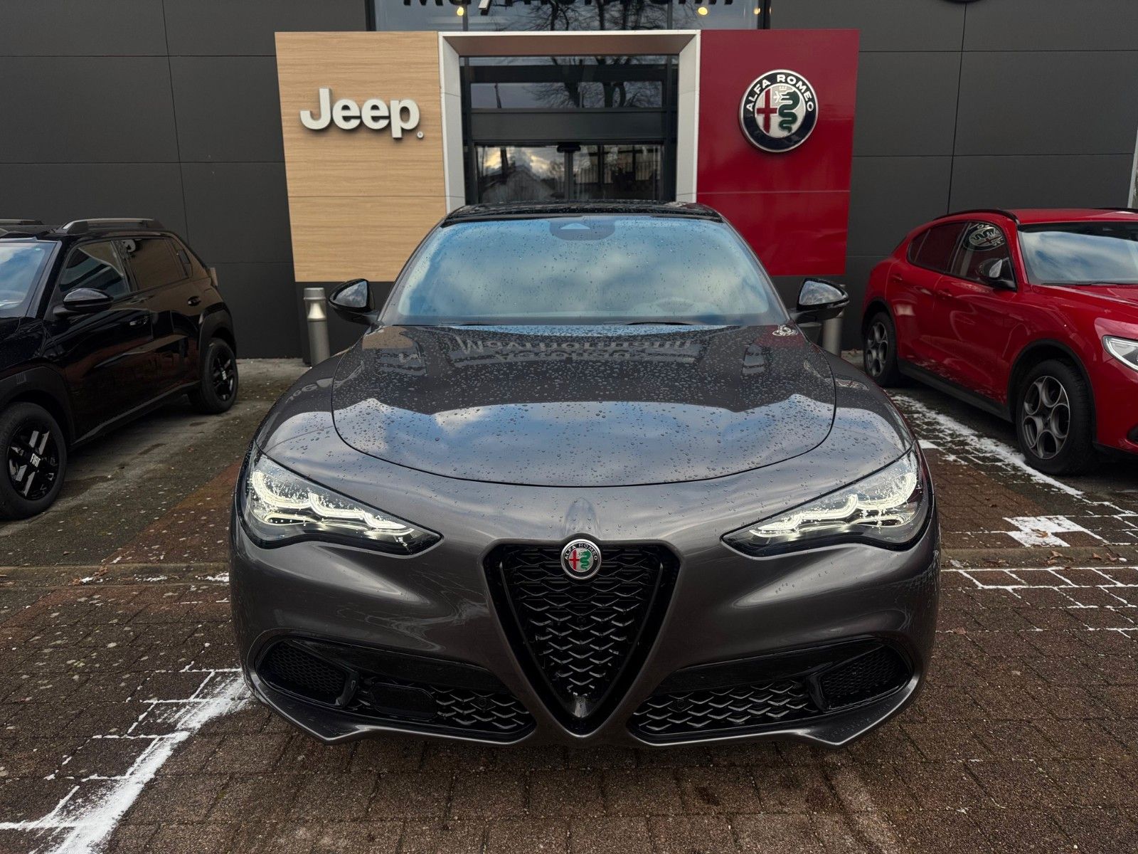 Fahrzeugabbildung Alfa Romeo VELOCE 280PS AT8 Q4 AHK MEMORY LEDER NAVI PANO