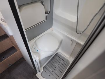 Bild 18 Mooveo VAN 63 EB Navi TV Solar Doppelbettumbau