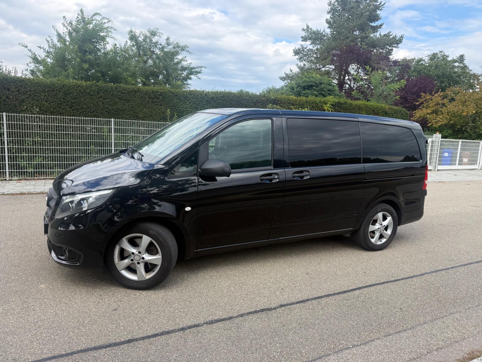 Mercedes-Benz Vito Tourer 4MATIC Lang,8-Sitze,Navi,Aut.,SHZ,AH