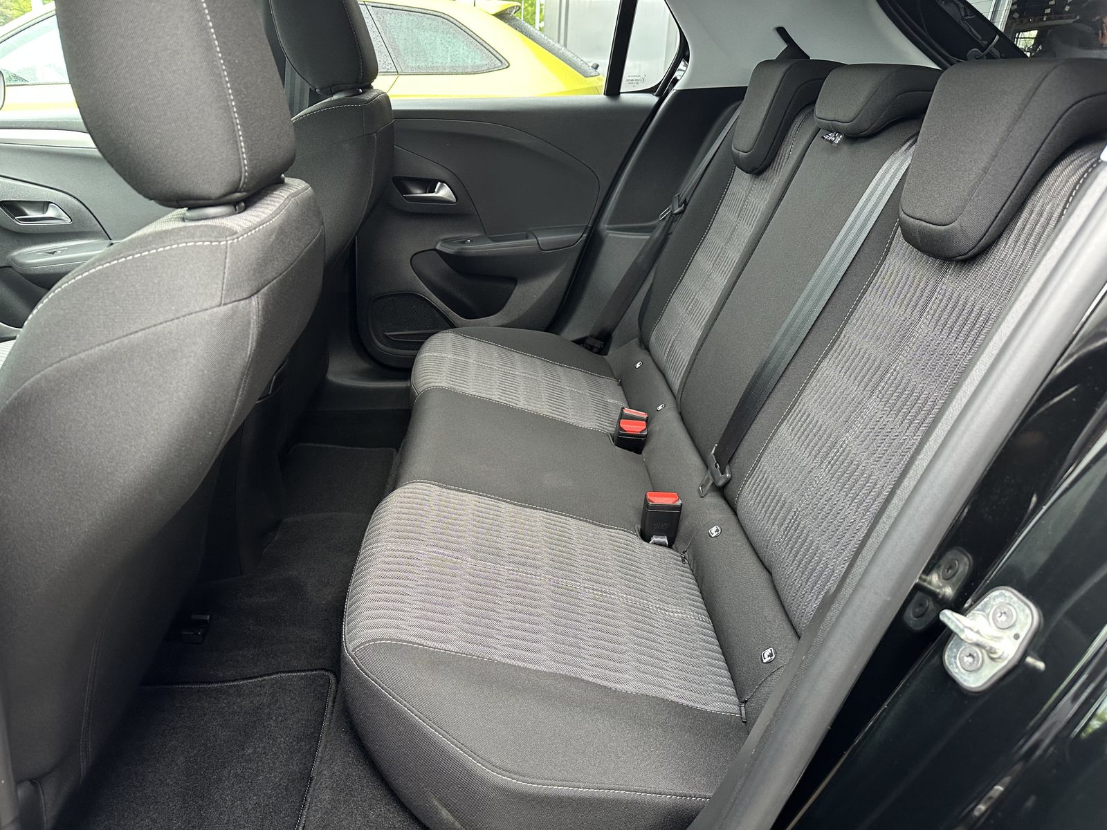 Fahrzeugabbildung Opel Corsa e Edition KOMFORT-PAKET+SHZ+EPH+16ZOLL+1HD