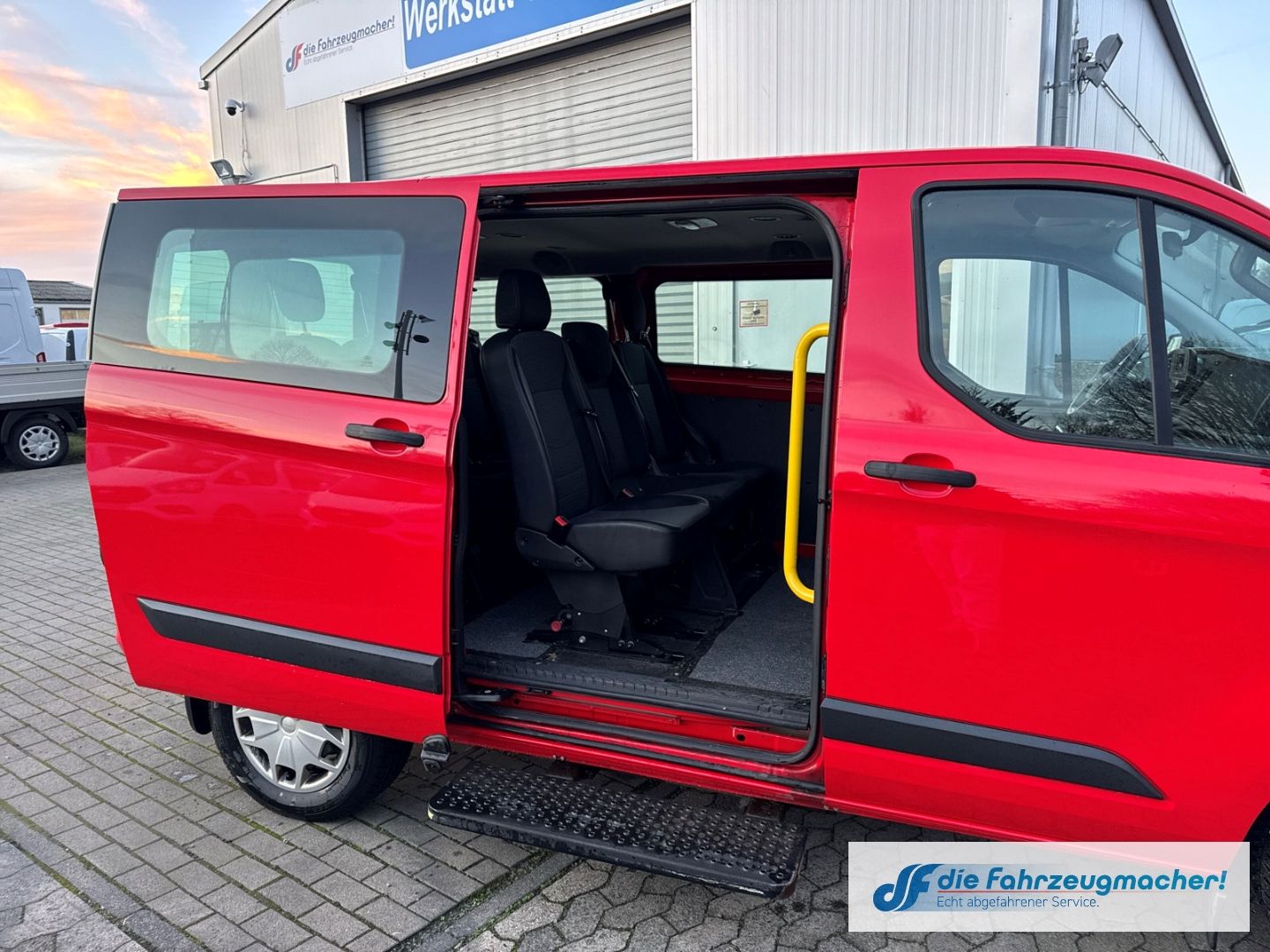 Fahrzeugabbildung Ford Transit Custom Tourneo 320 L1 Trend *7240 *EXPO
