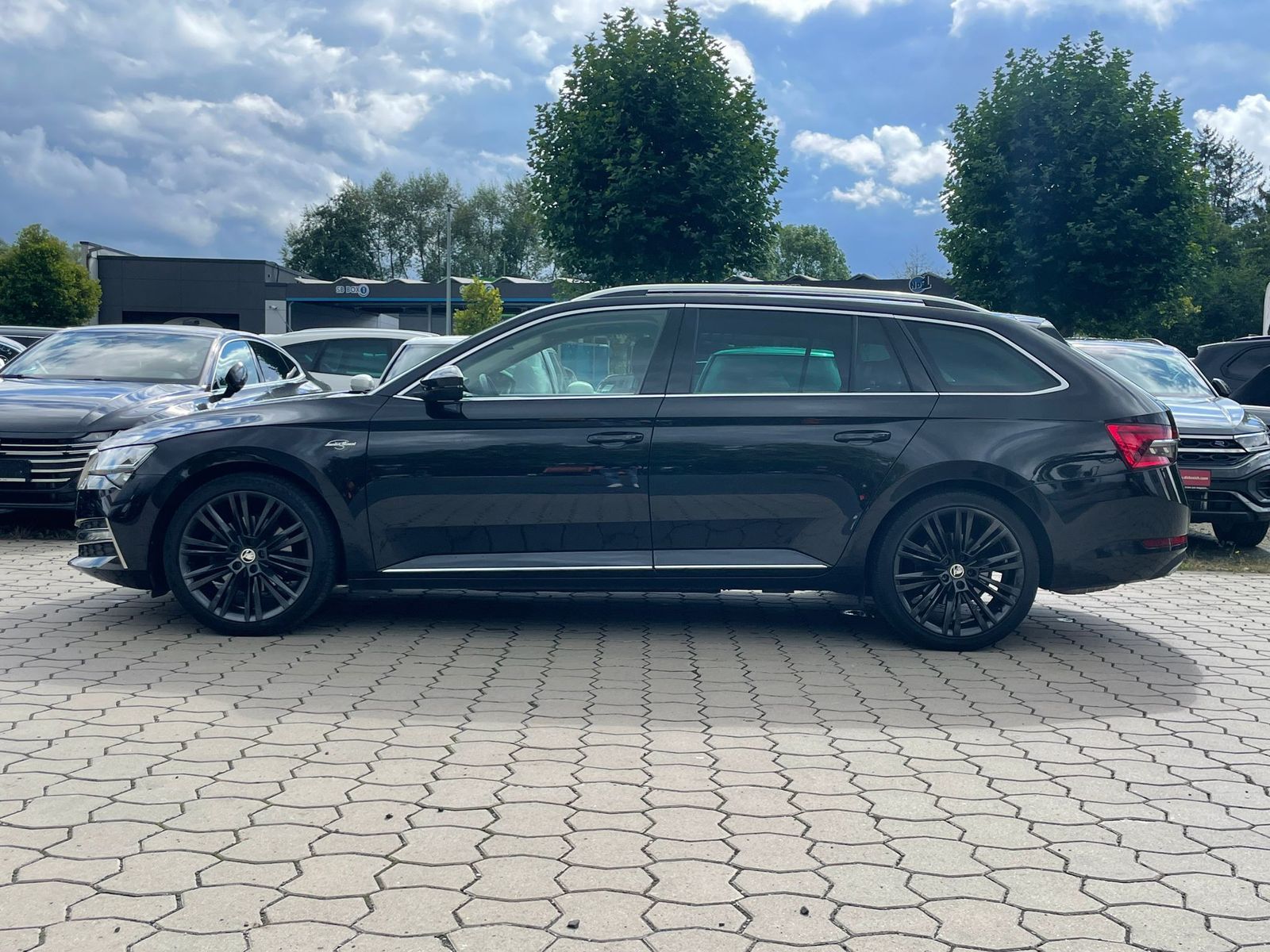 Fahrzeugabbildung SKODA Superb 1.5 TSI L&K LED/PANO/LEDER/MEMORY/CARPLAY