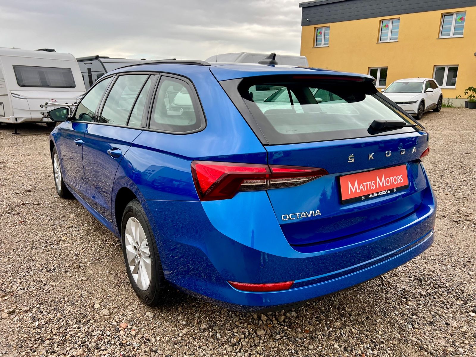 SKODA Octavia Combi 2.0 TDI AAC PDC NAVI AHK LED