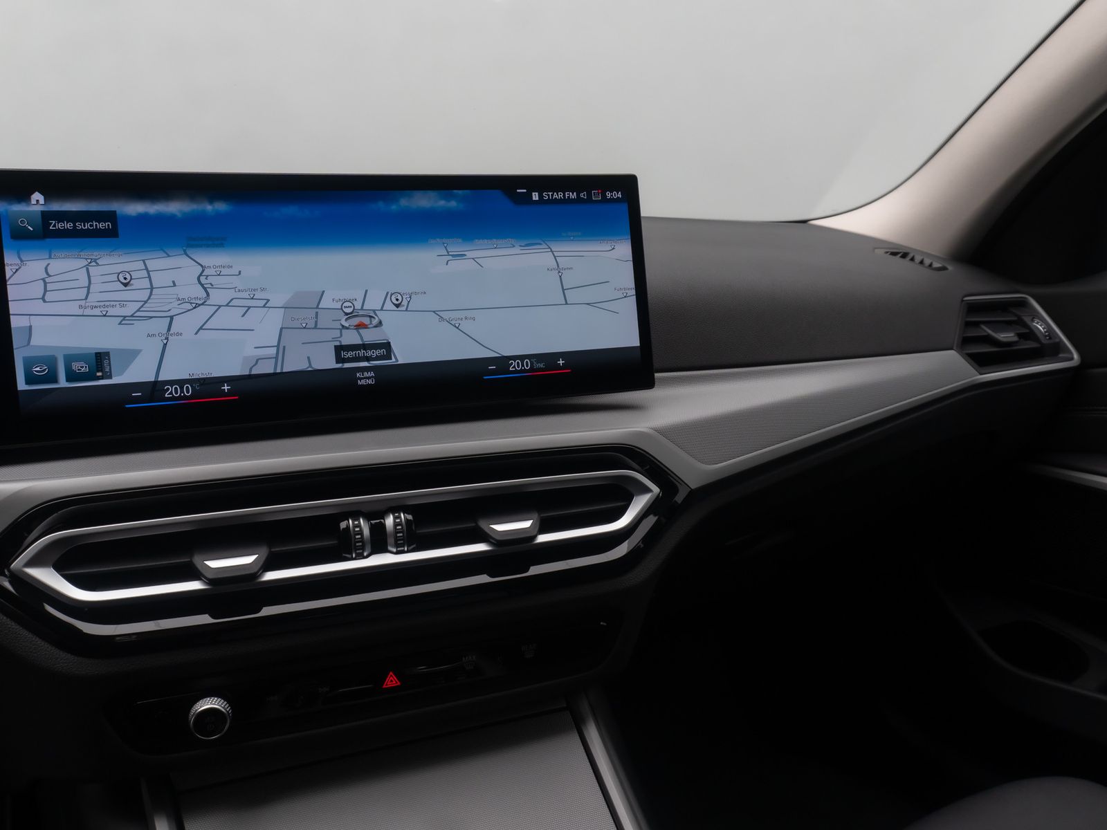 Fahrzeugabbildung BMW 330e WidscreenDispl AHK DAB Leder Sport Stop&Go