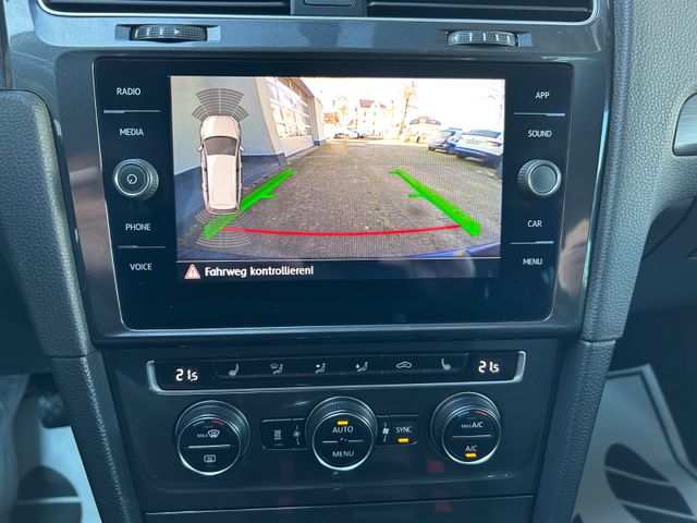 Fahrzeugabbildung Volkswagen Golf VII Var. 1.4 TSI+CarPlay+AHK+SHZ+Kamera+BT+