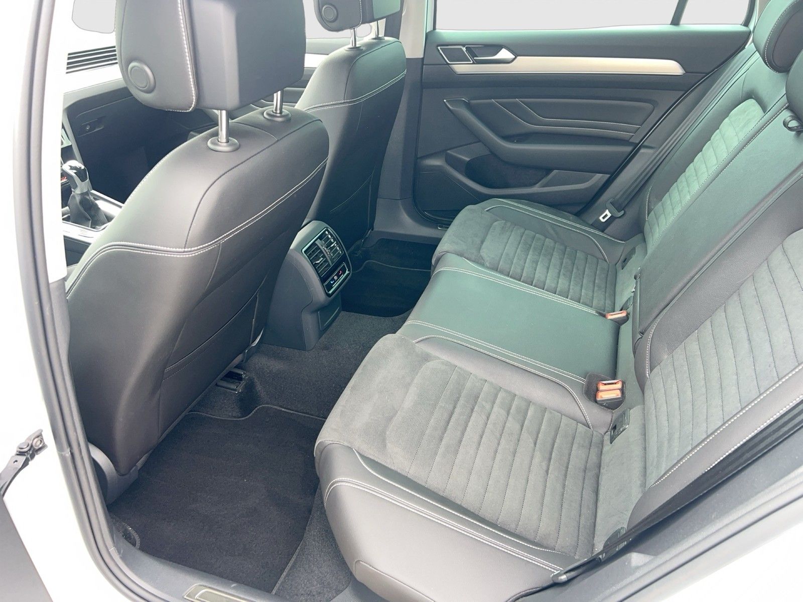 Fahrzeugabbildung Volkswagen Passat Variant TSI Elegance Matrix Navi ACC RFK