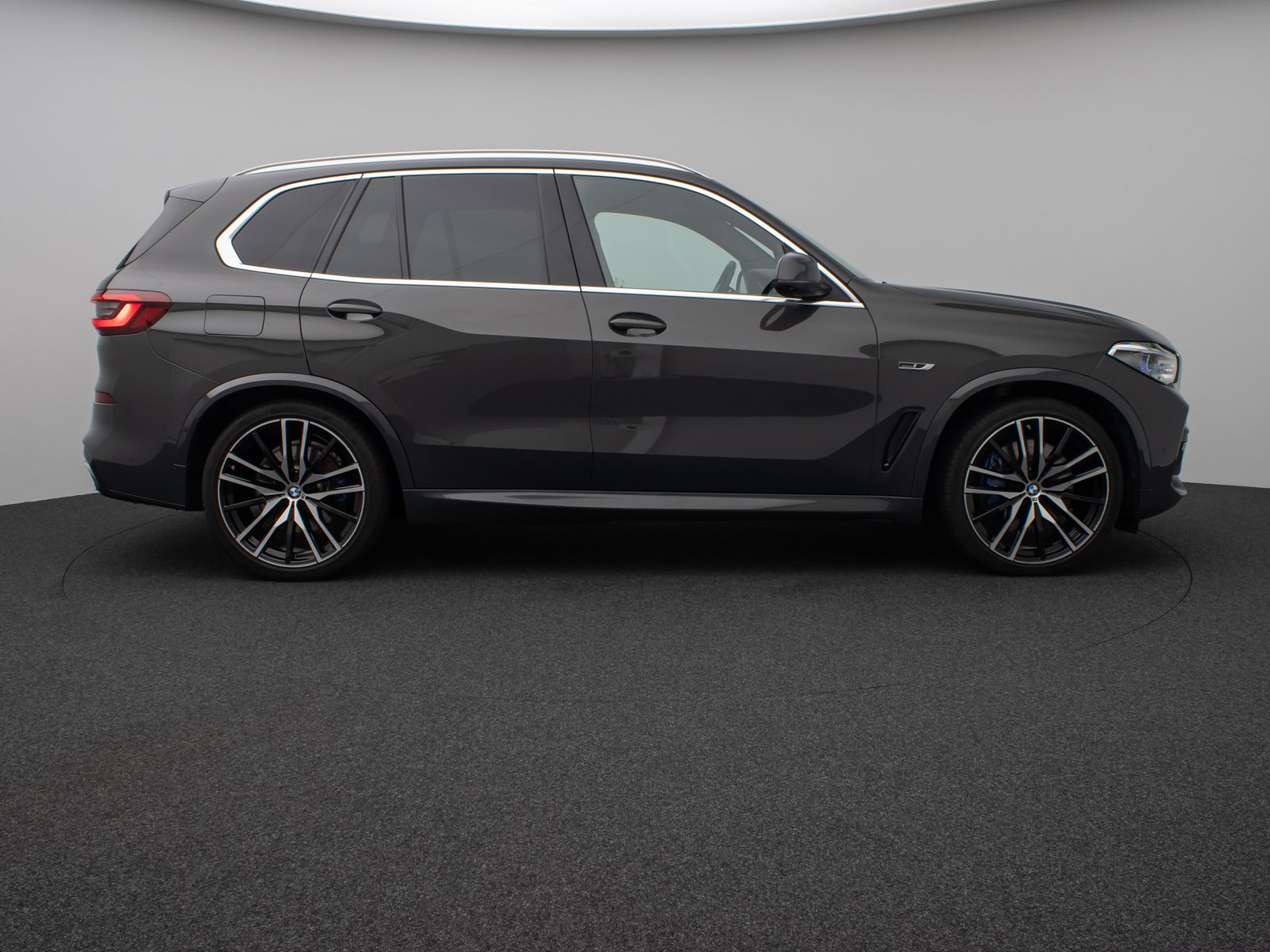 Fahrzeugabbildung BMW X5 xD45e M Sport Panorama 360°Laser HUD B&W 22"