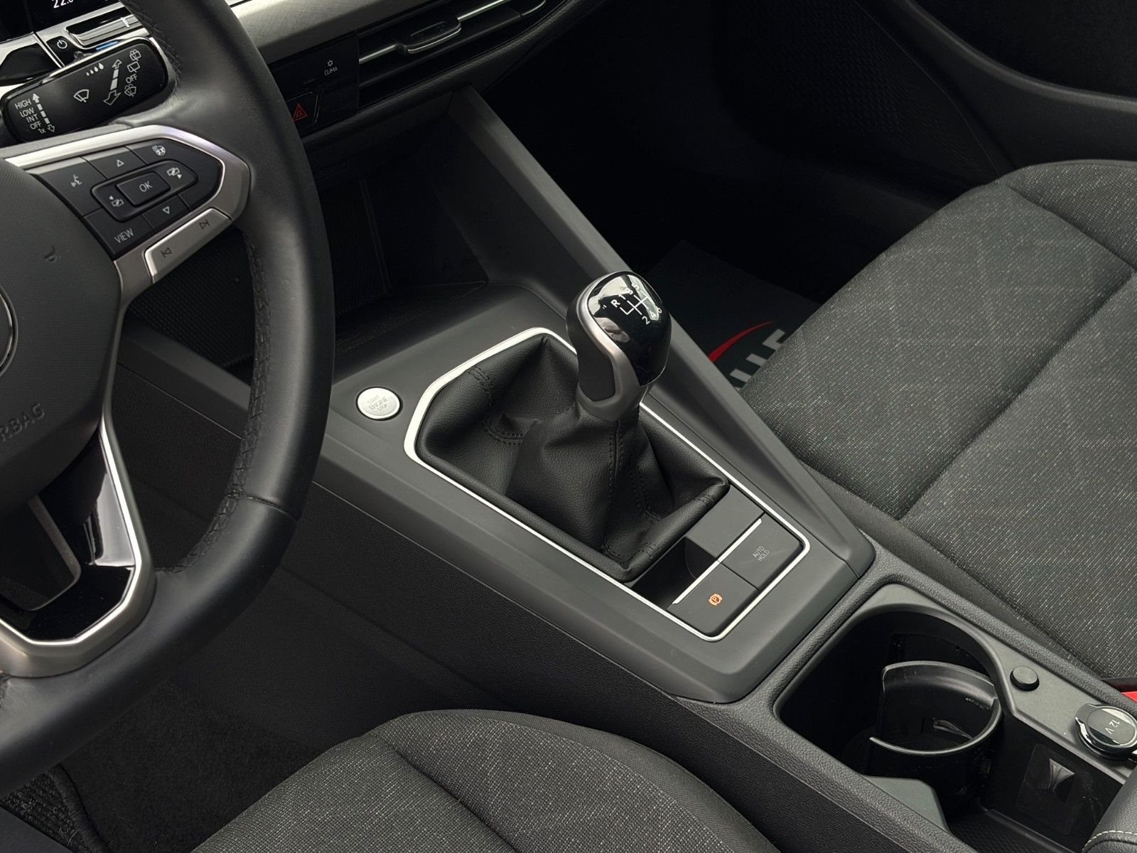 Fahrzeugabbildung Volkswagen Golf VIII Life 1.5 TSI ACC PDC NAV LHZ 3Z-KLIMA