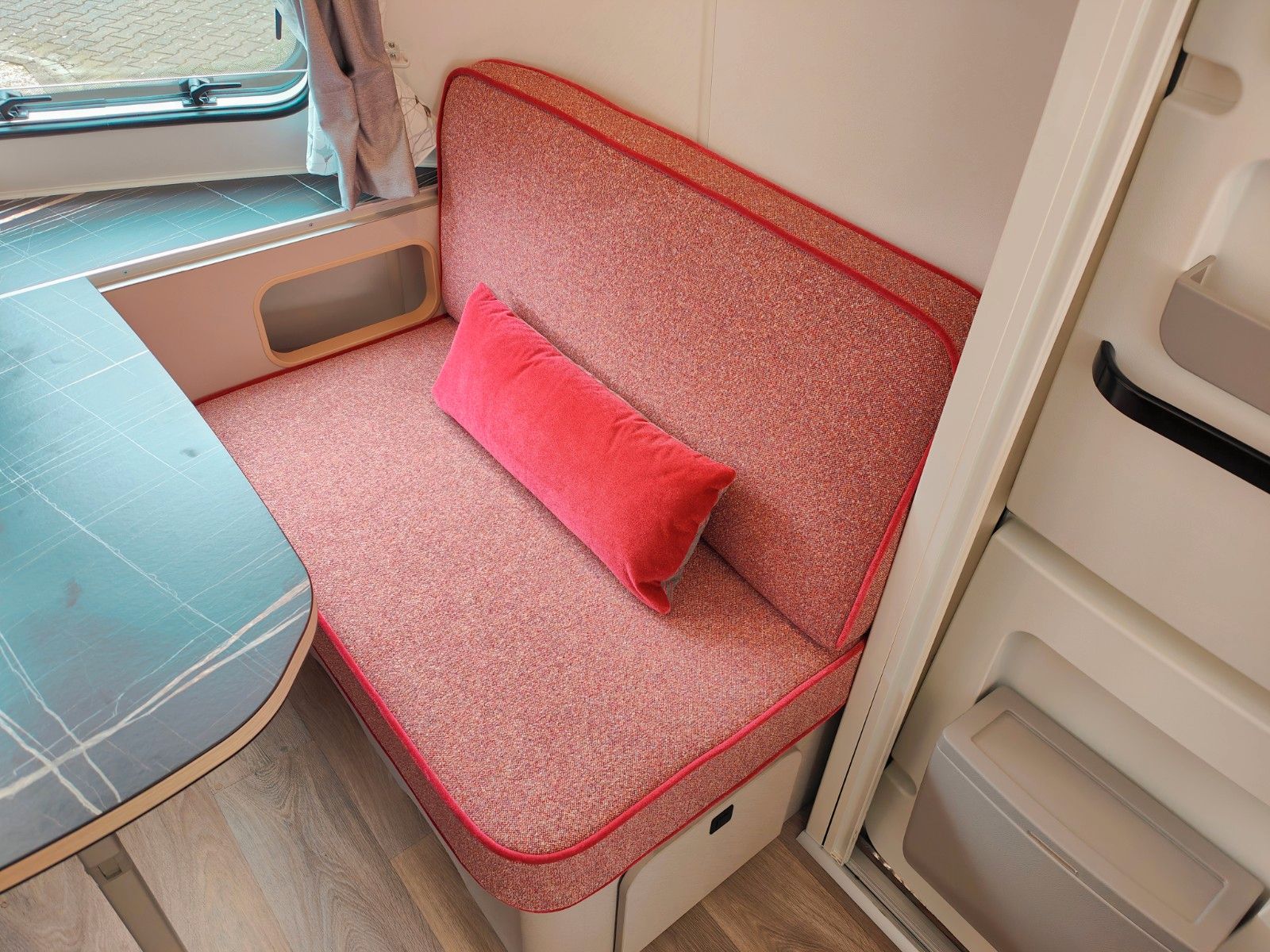 Fahrzeugabbildung HYMER / ERIBA / HYMERCAR Touring 530 Tango Red - JETZT 8.024€ SPAREN !!!