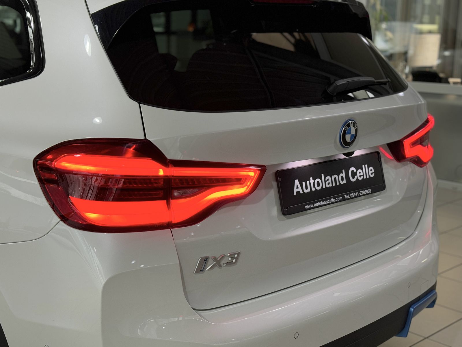 Fahrzeugabbildung BMW iX3 Impressive Panorama 360°HUD DAB H/K AHK ACC