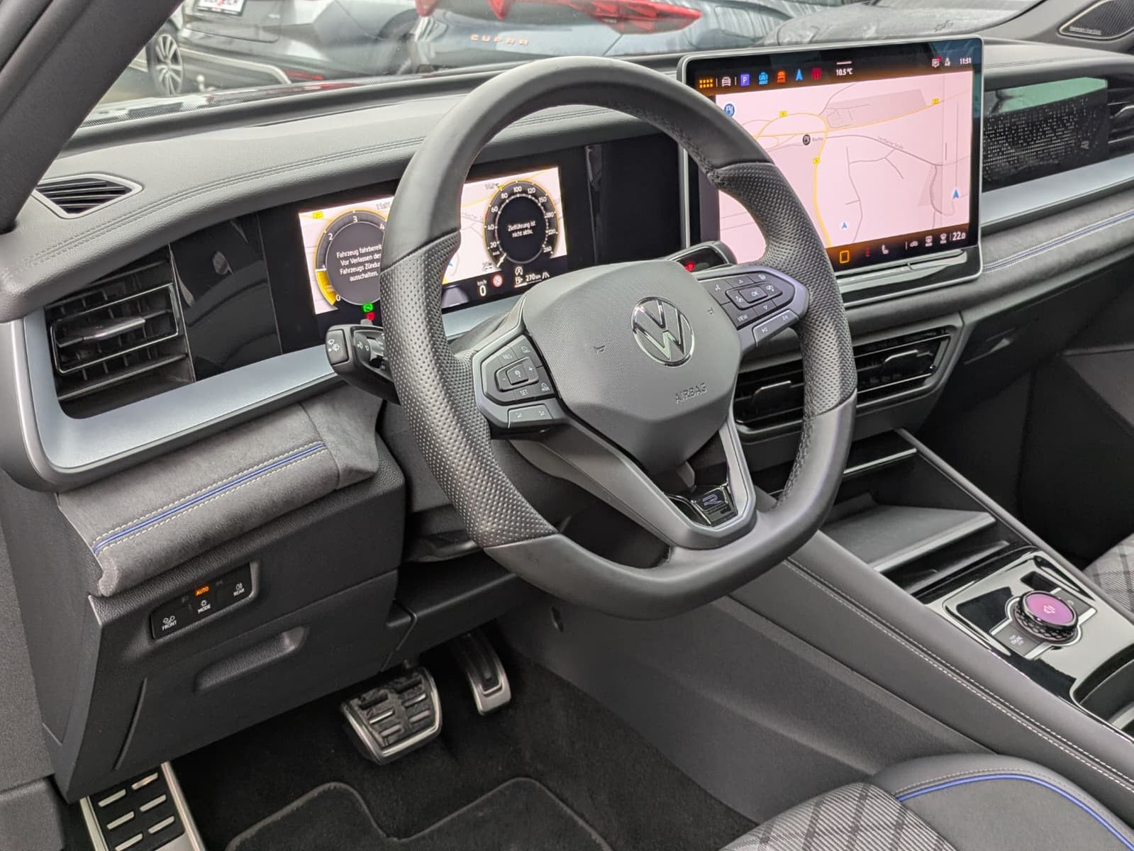 Fahrzeugabbildung Volkswagen Tayron 2.0 TDI 4M R-Line BLACK*7Si*MATRIX*PANO