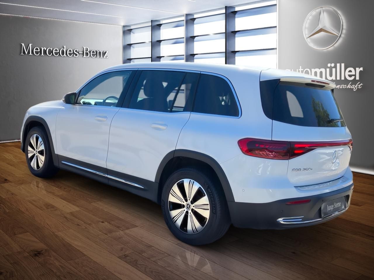 Fahrzeugabbildung Mercedes-Benz EQB 250+ BONUS+FAHRASSISTENT+LENKRADHEIZ+AMBIENT