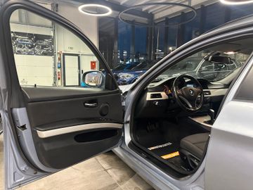 BMW 318 d Touring *Klima*SHZ*TÜV*Navi*PDC*AHK*