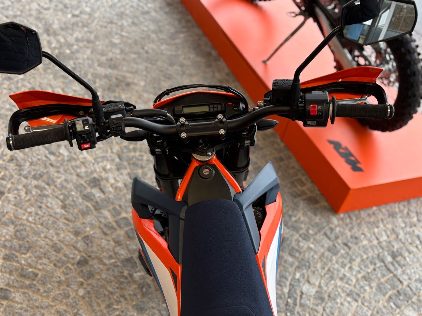 Fahrzeugabbildung KTM 690 SMC-R 2024