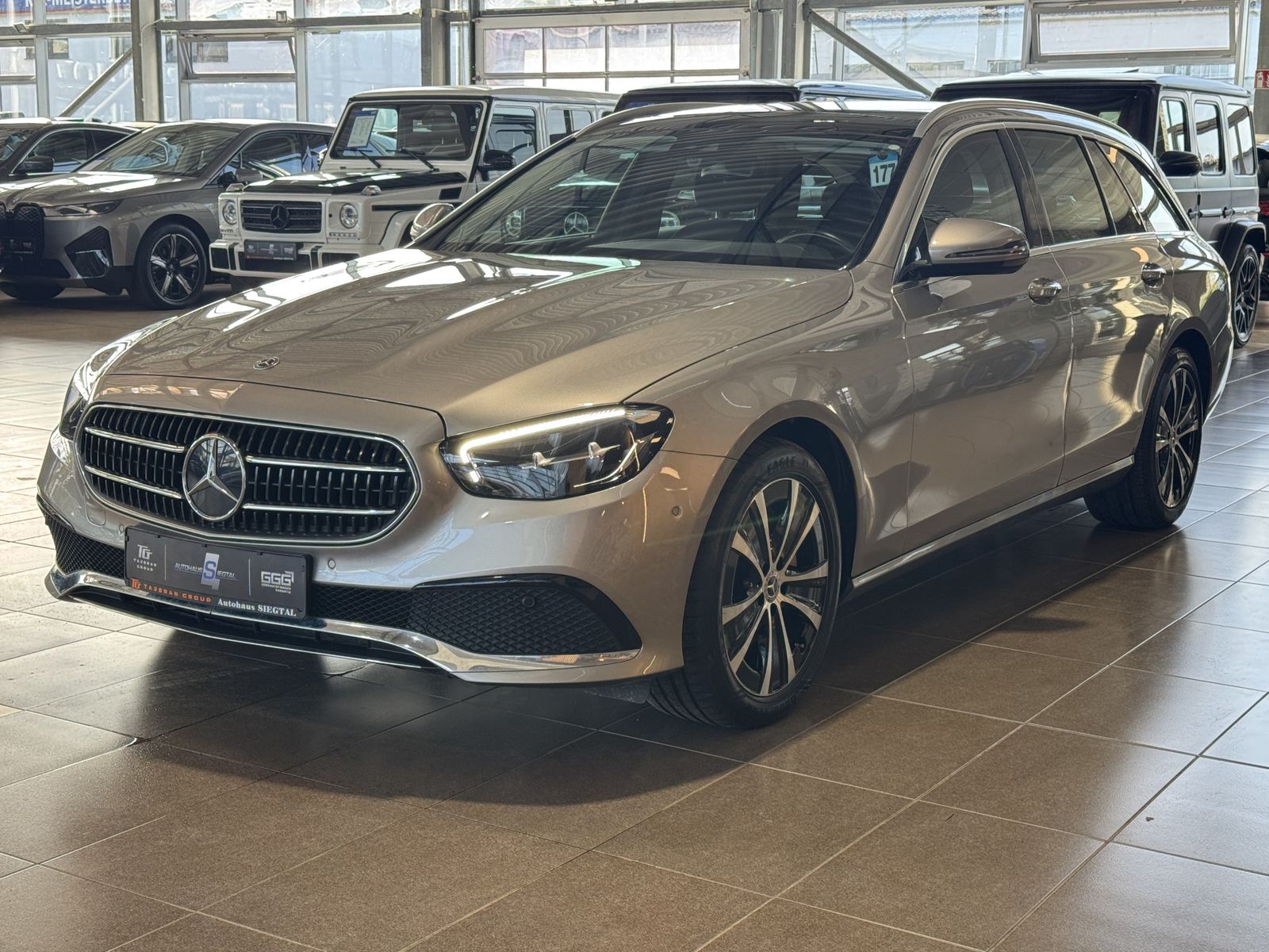 Mercedes-Benz E 300 e Business Pano R.Cam Navi LED SHZ DAB  imagem 3