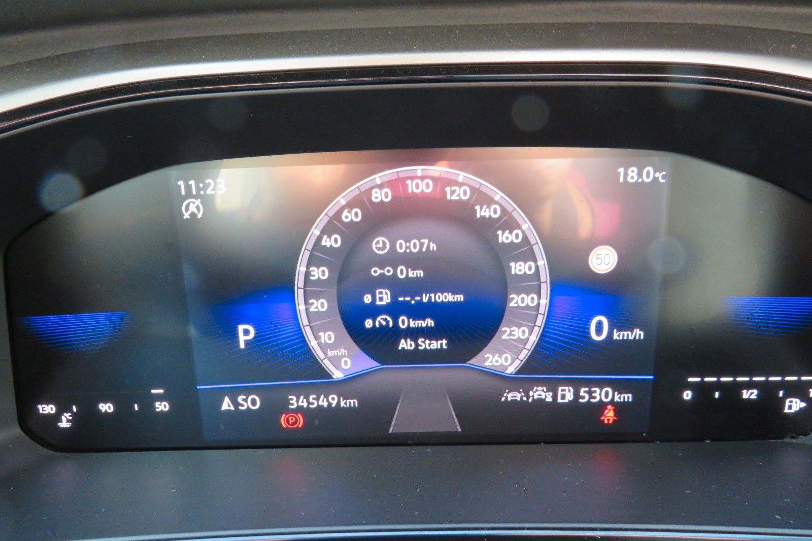 Fahrzeugabbildung Volkswagen T-Roc Life DSG AHK NAVI SITZH. APP-CON. LED 1Hd