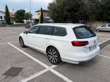 Volkswagen Passat - 2