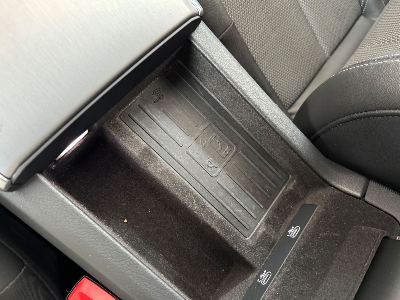 Fahrzeugabbildung Audi A6 55 TFSI e quattro/S-Line/HUD/LED/TeiLeder/360