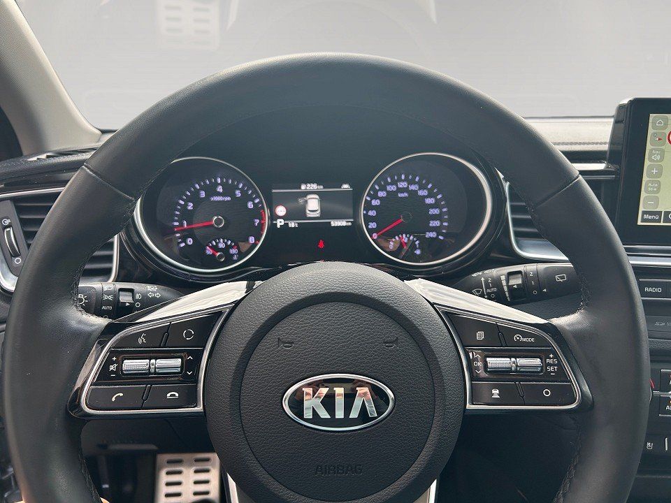 Fahrzeugabbildung Kia Ceed 1.4T 140PS A/T Platinum Edition Kleinwagen