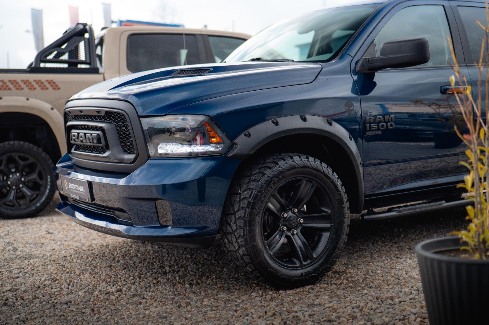 Fahrzeugabbildung Dodge RAM 5.7 V8 HEMI 4x4 OFFROAD Night Edition *19%*