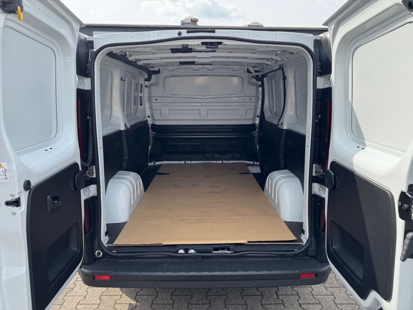 Fahrzeugabbildung Nissan Primastar Kastenwagen L1H1 3,0t N-Connecta