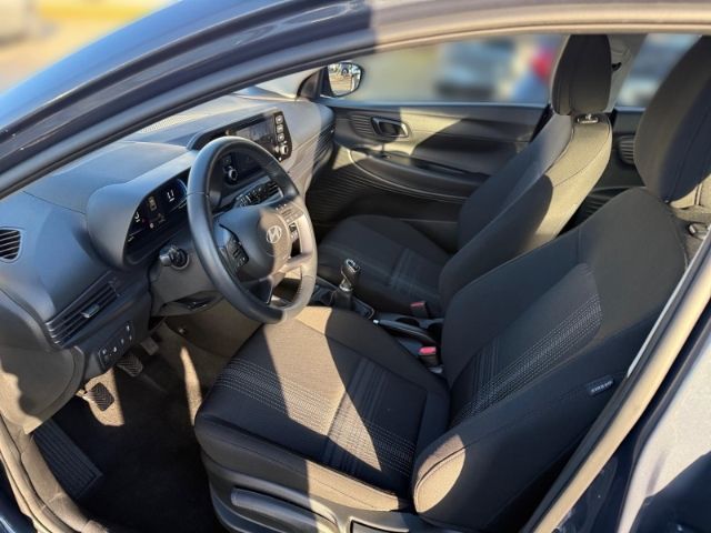 Fahrzeugabbildung Hyundai i20 Essential 1.0 T-GDI +CARPLAY+TEMPOMAT+SHZ+RF