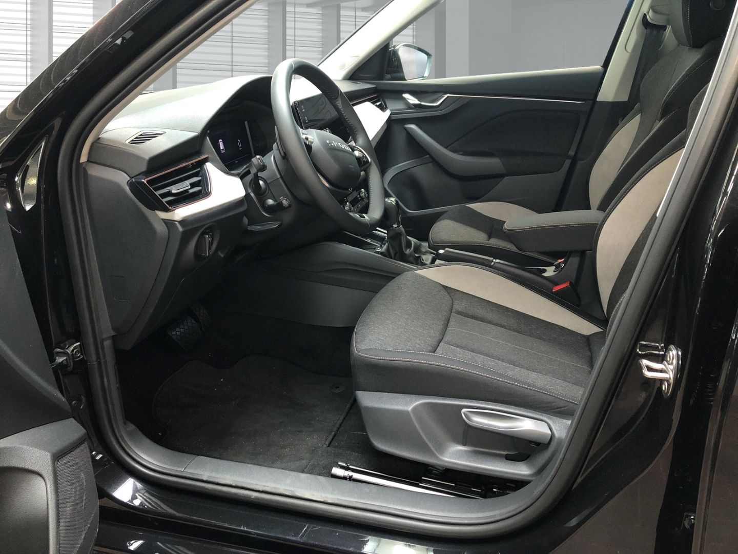 Fahrzeugabbildung SKODA Kamiq Selection Tour 1.0 TSI DSG Navi Digitales