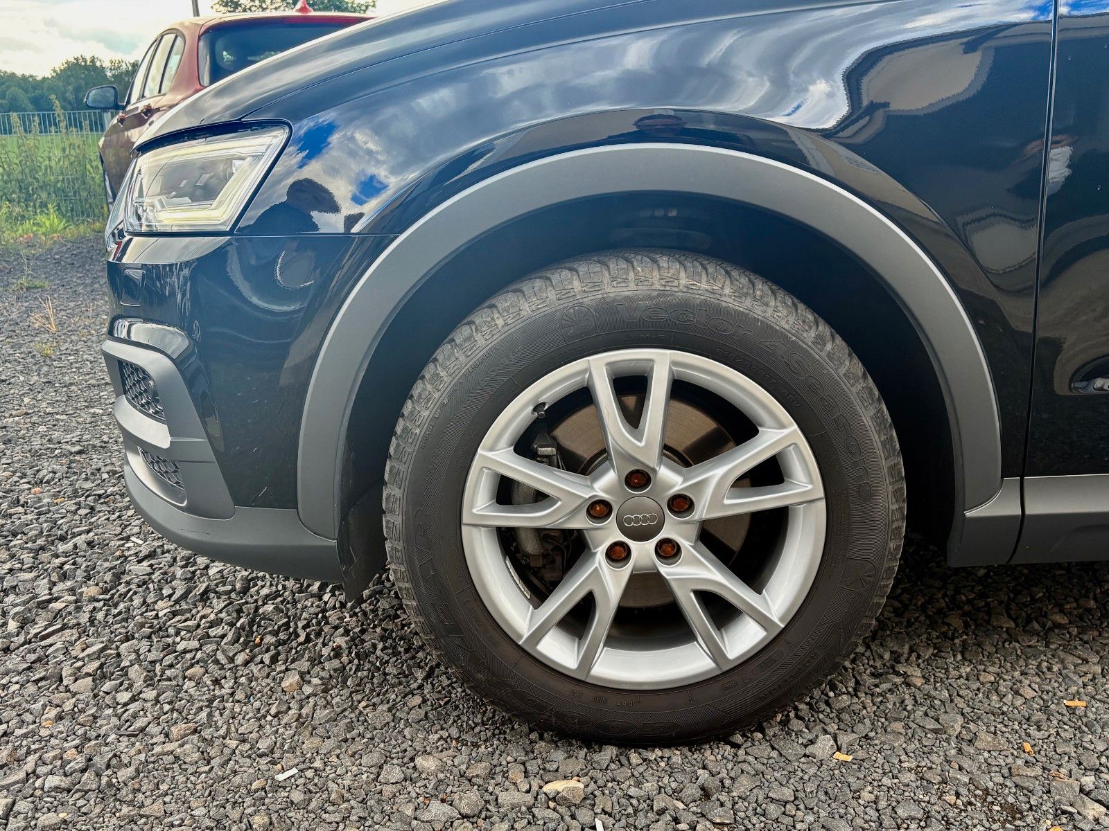 Fahrzeugabbildung Audi Q3 design quattro 2.0 TDI S-tronic Navi LED SHZ