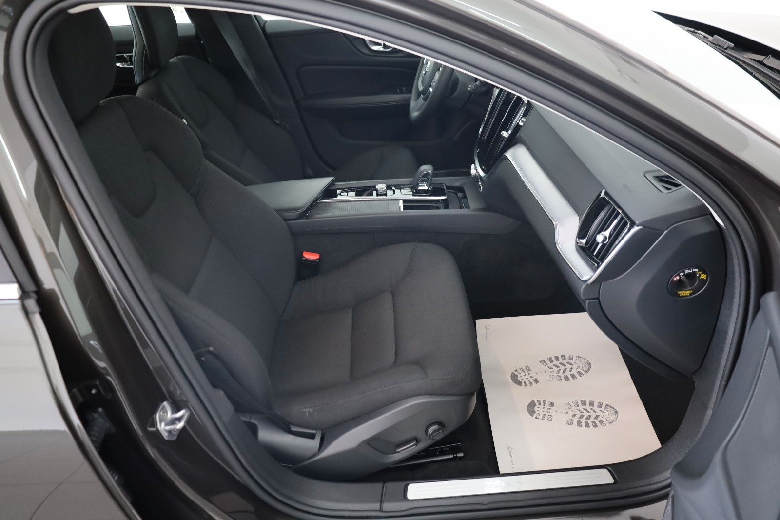 Fahrzeugabbildung Volvo V60 Kombi Momentum Pro,Aut.,Navi,Kamera, AHK el.