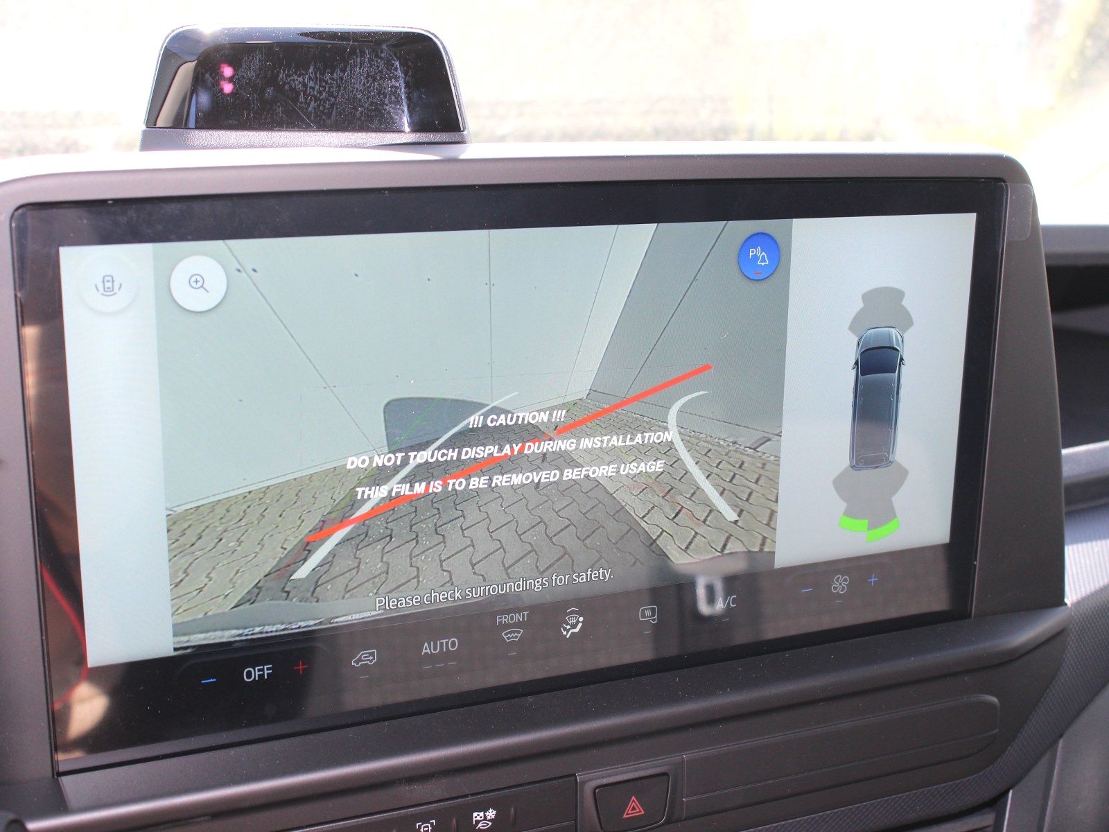 Fahrzeugabbildung Ford Transit Custom 320 L2 Trend FWD Plug-in Hybrid