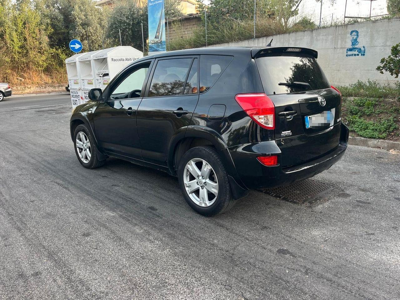 Toyota RAV4 2007 — rear view