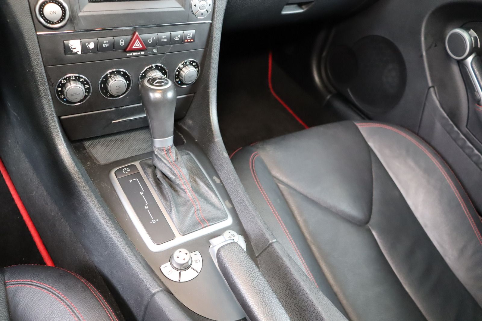 Fahrzeugabbildung Mercedes-Benz SLK 200 KOMPRESSOR * Airscarf * SHZ * Bi-Xenon