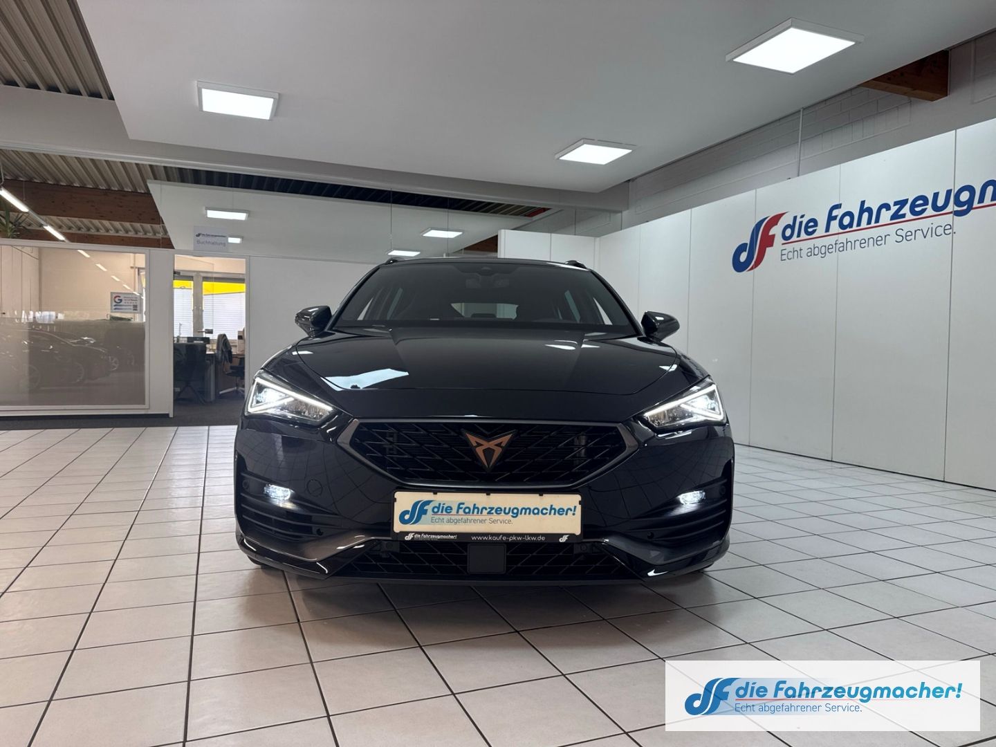 Fahrzeugabbildung SEAT Leon CUPRA Sportstourer VZ 4Drive 2.0 TSI LED Na