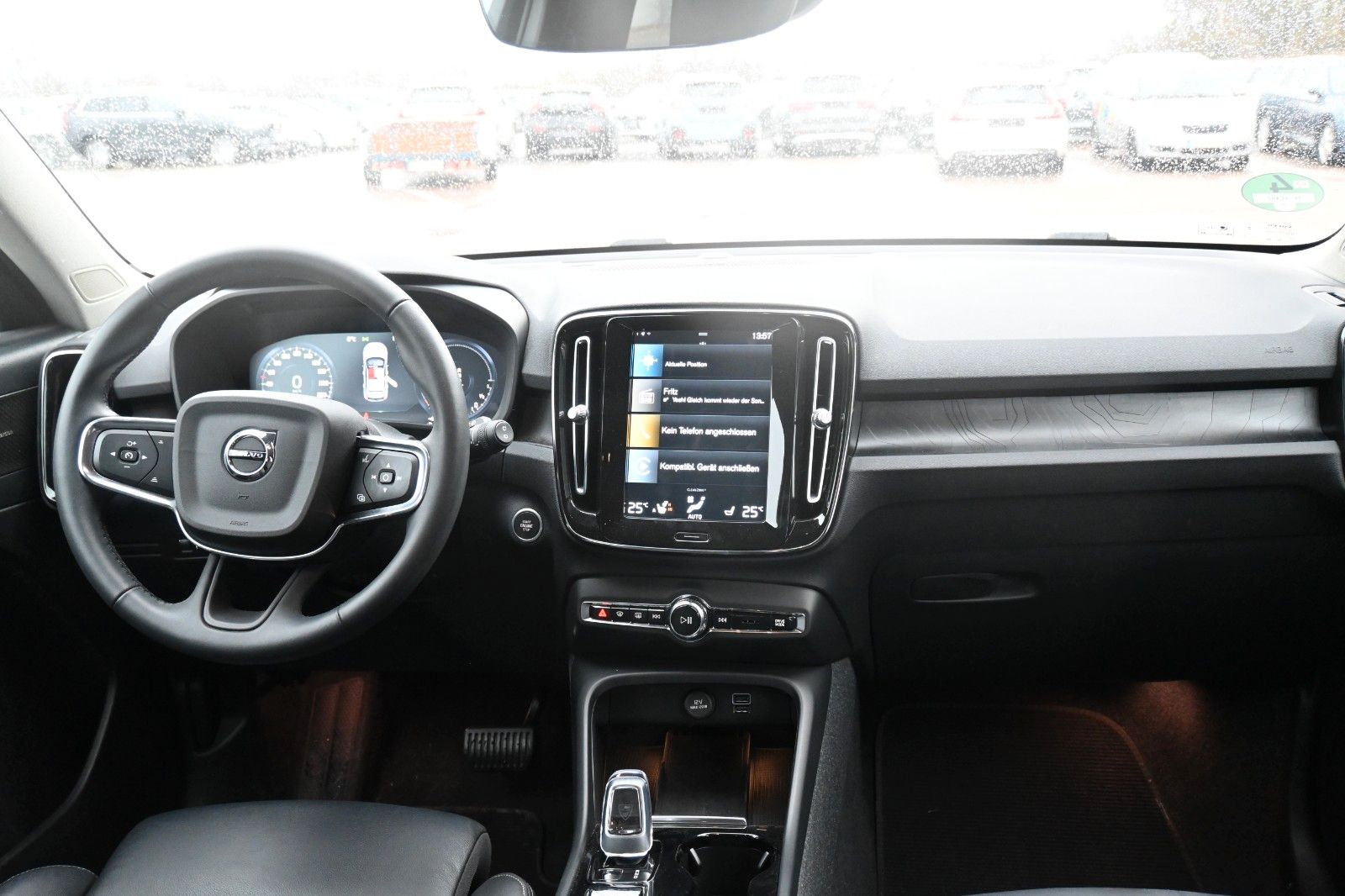 Fahrzeugabbildung Volvo XC40 T5 Recharge Plus Dark*FSHZG*RFK*BLIS*ACC