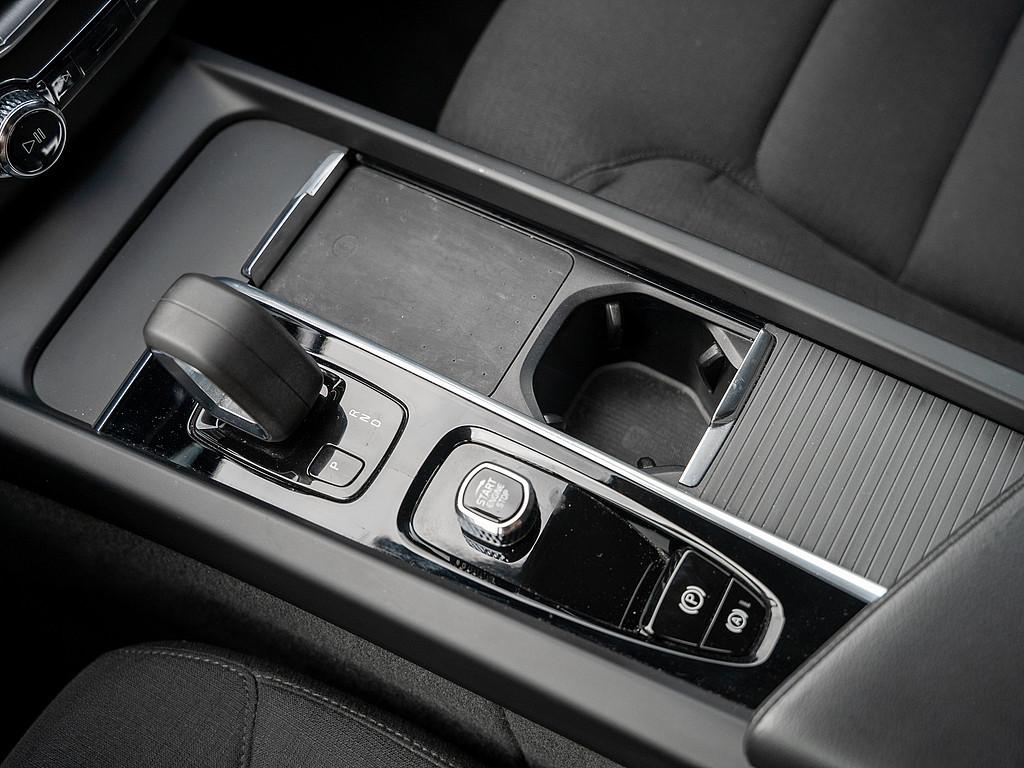 Volvo XC60 B4 Momentum Pro LED SCHEINWERFER ACC KAMERA